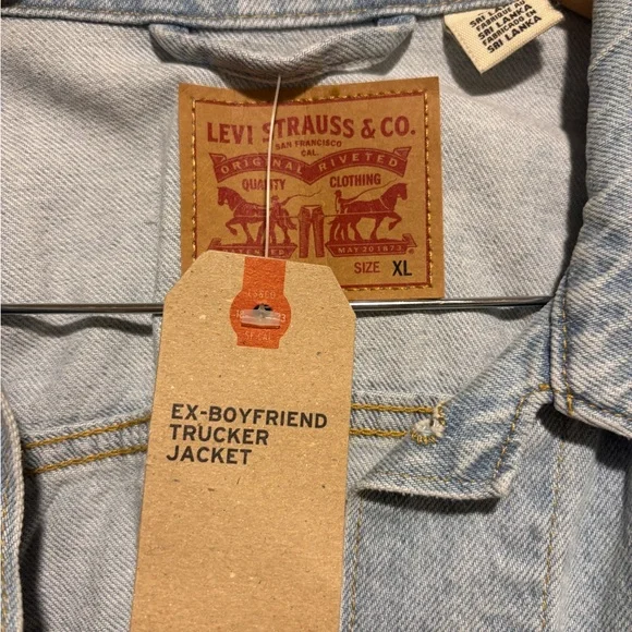 NWT! Levi's Classic Ex-Boyfriend Trucker Jacket - Picture 3 of 5